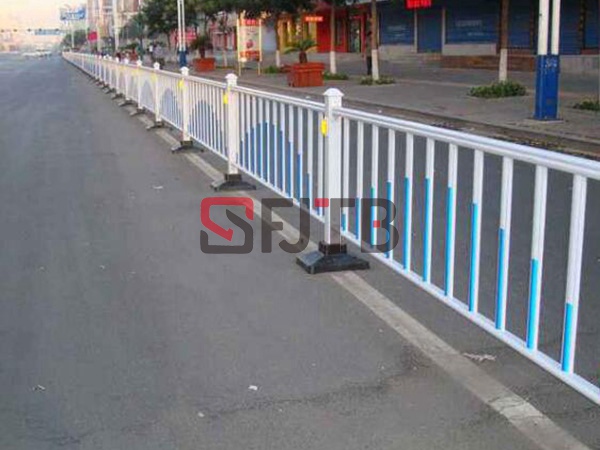 常州市政道路護(hù)欄案例 常州市政道路護(hù)欄案例